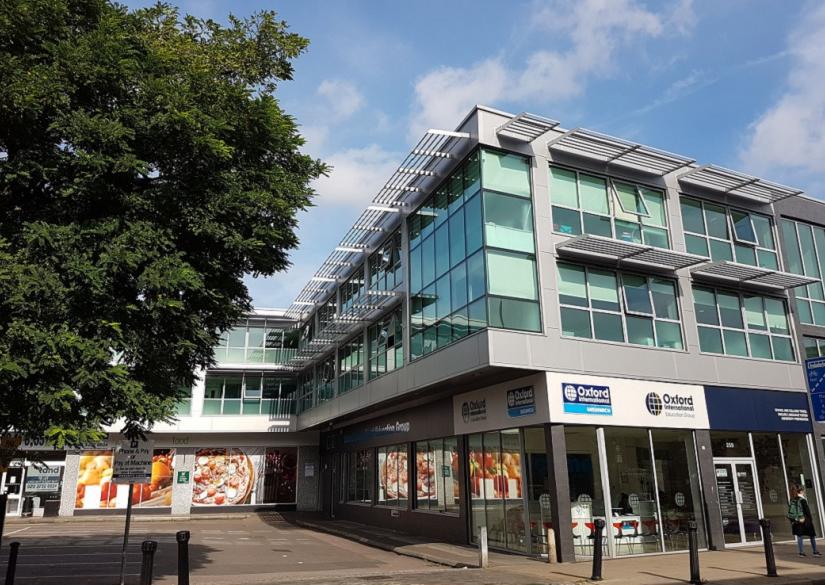 Oxford International Toronto 학교 건물 외관
