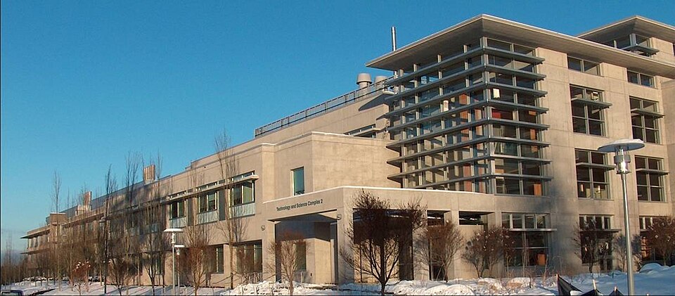 Simon Fraser University (SFU) 학교 건물 외관