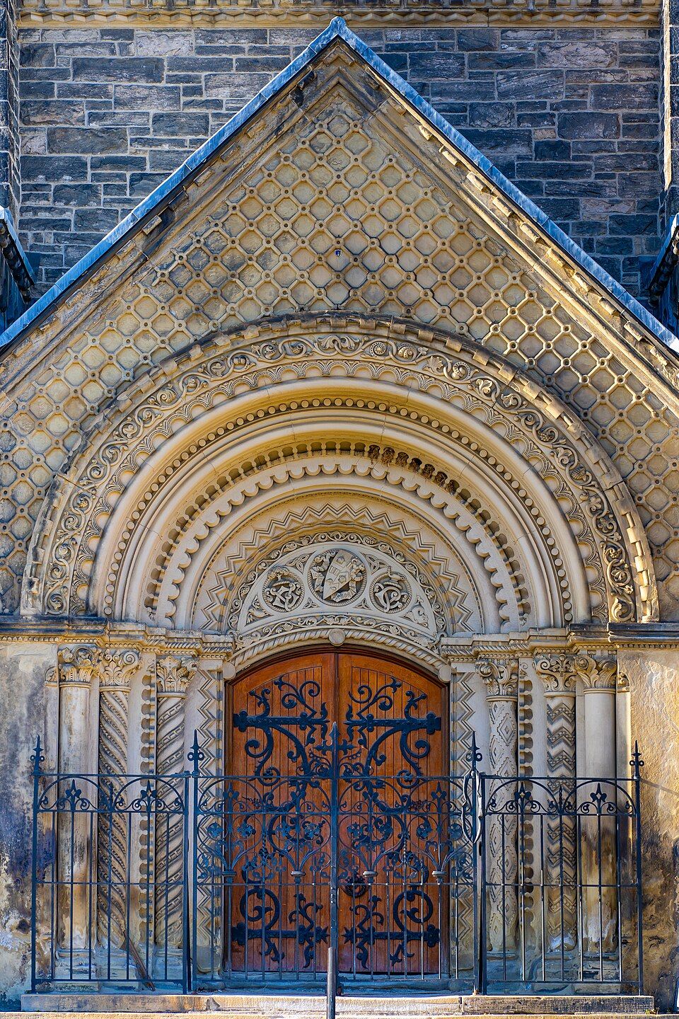 University of Toronto 학교 건물 외관