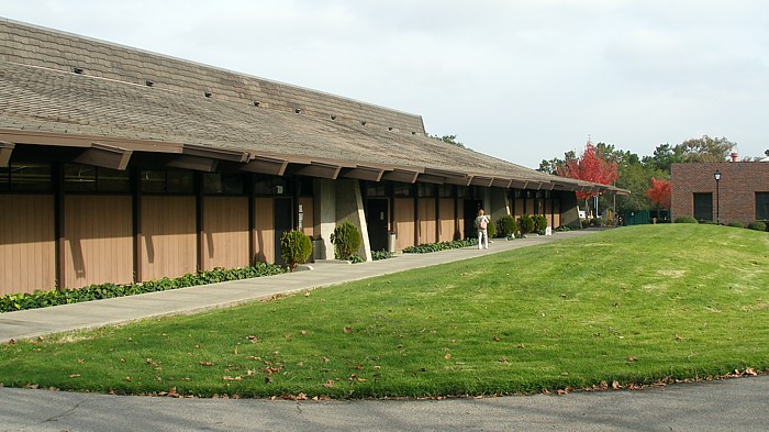 Foothill College 학교 건물 외관