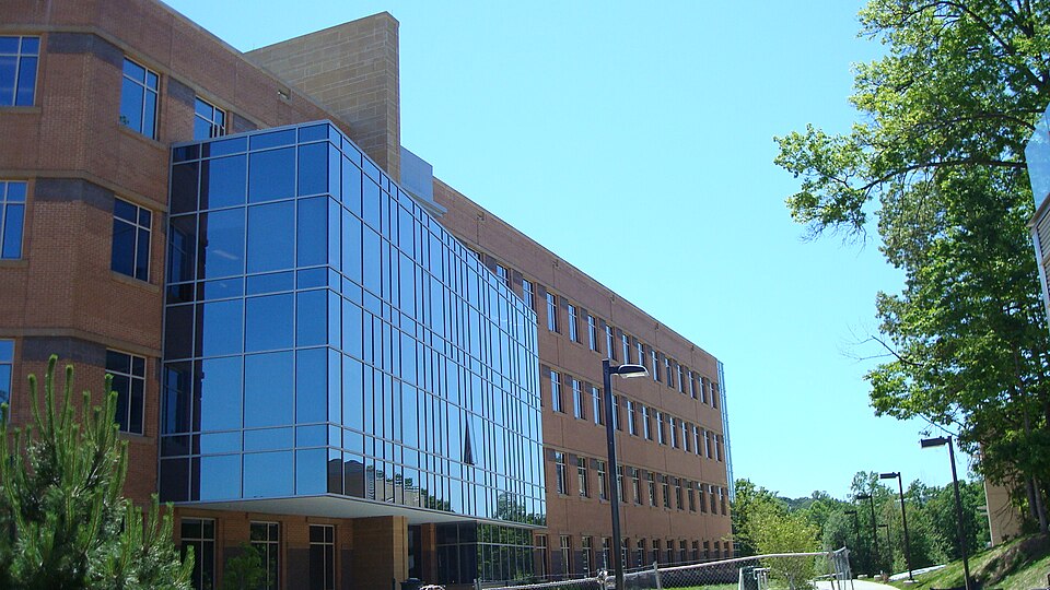 George Mason University 학교 건물 외관